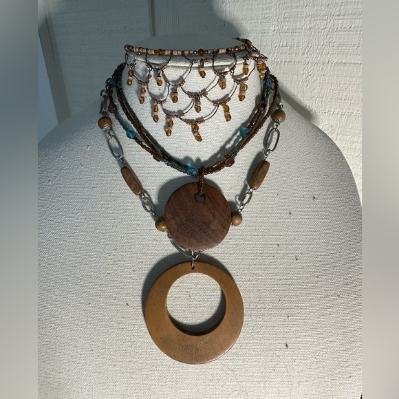 Seven boho casual neutral style necklaces - Picture 6 of 7